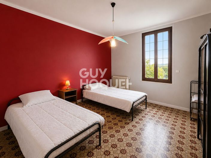 Image No.8-5 Bed House for sale