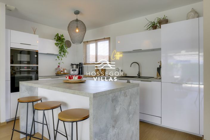 Image No.4-4 Bed House for sale