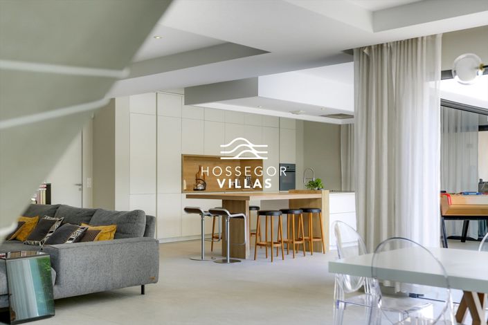 Image No.18-6 Bed House for sale