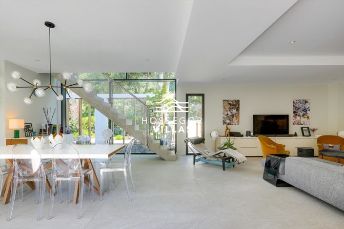 Image No.21-6 Bed House for sale