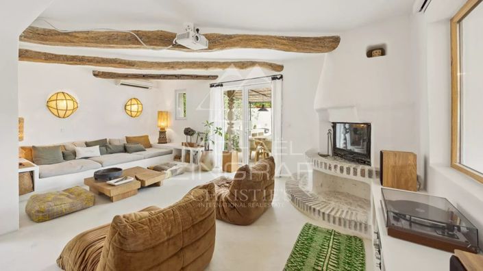 Image No.10-6 Bed House for sale