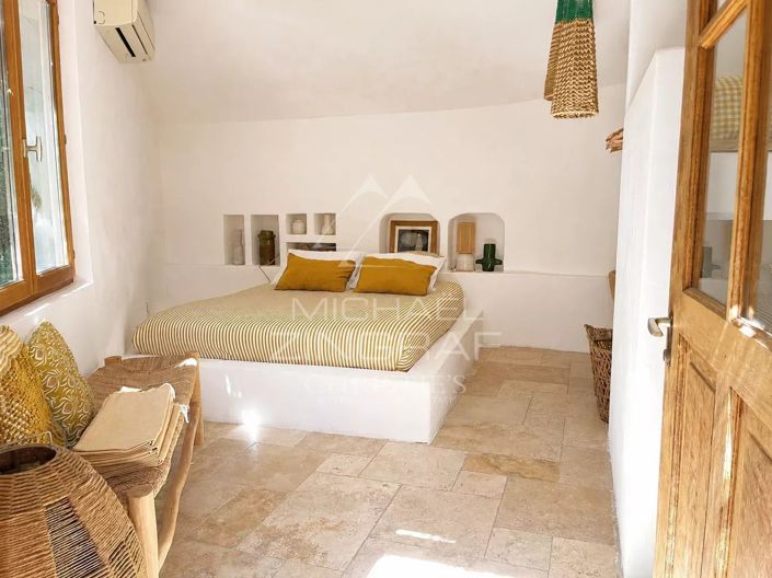 Image No.27-6 Bed House for sale