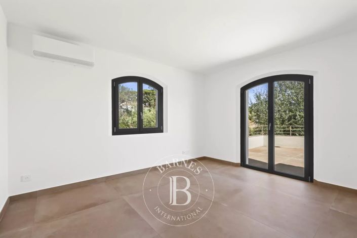 Image No.13-2 Bed House for sale