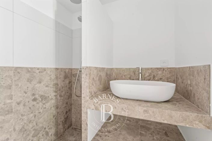 Image No.5-2 Bed House for sale