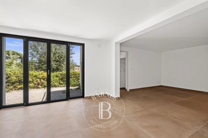 Image No.6-2 Bed House for sale