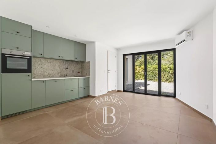Image No.7-2 Bed House for sale