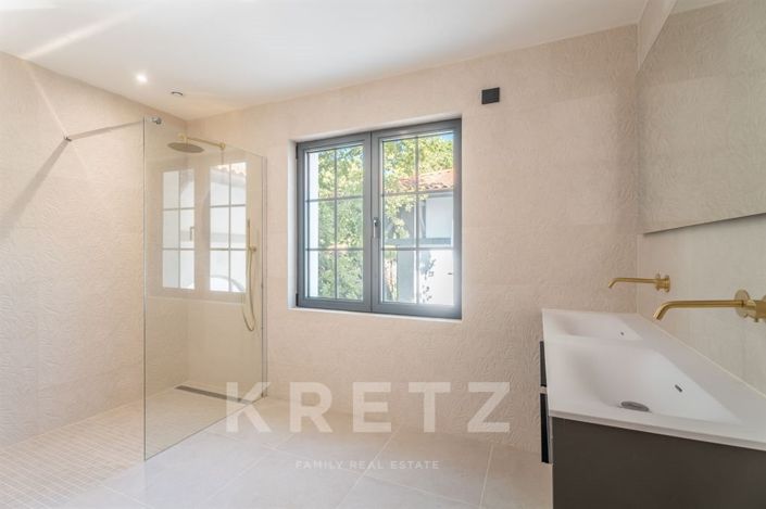 Image No.20-6 Bed House for sale