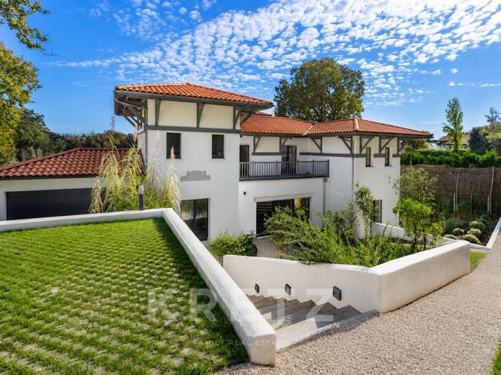 Image No.25-6 Bed House for sale