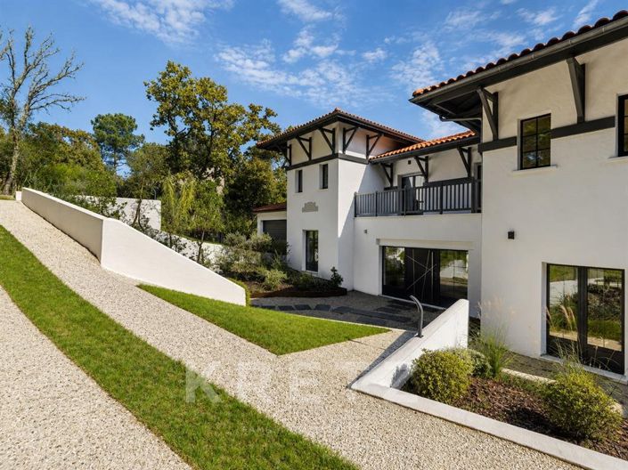 Image No.5-6 Bed House for sale