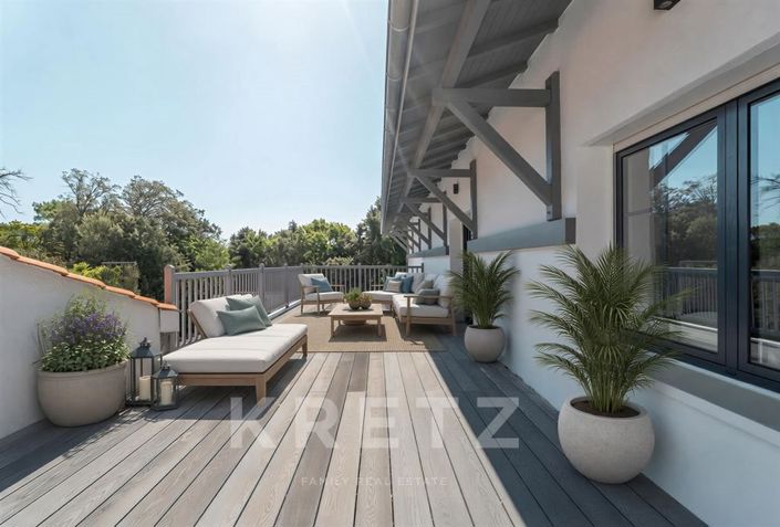 Image No.6-6 Bed House for sale