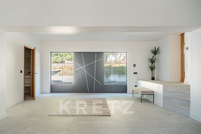 Image No.9-6 Bed House for sale