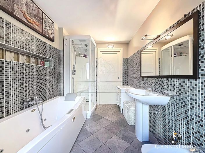 Image No.8-3 Bed Apartment for sale