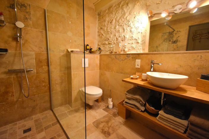 Image No.18-6 Bed House for sale