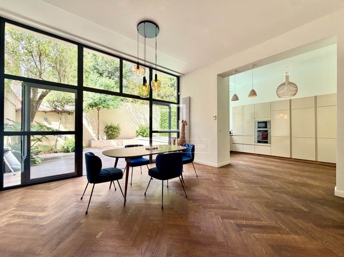 Image No.8-5 Bed House for sale