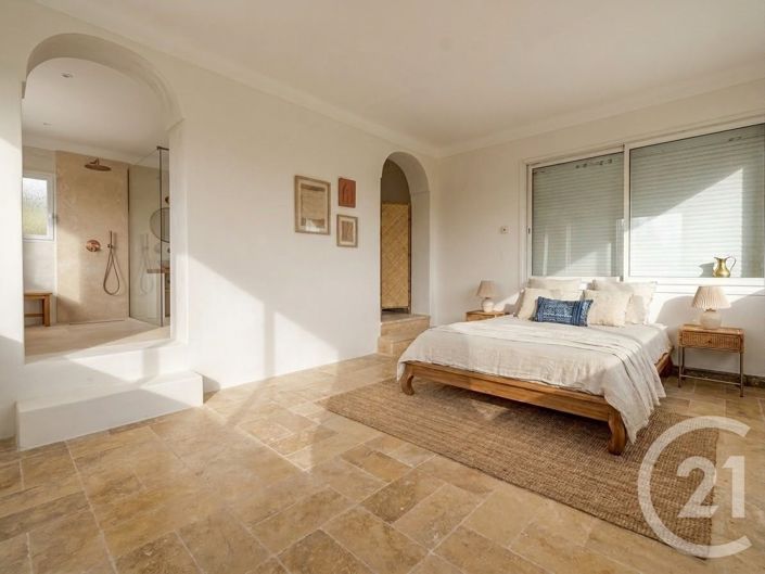 Image No.10-3 Bed Apartment for sale
