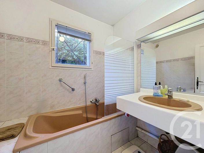 Image No.10-3 Bed House for sale