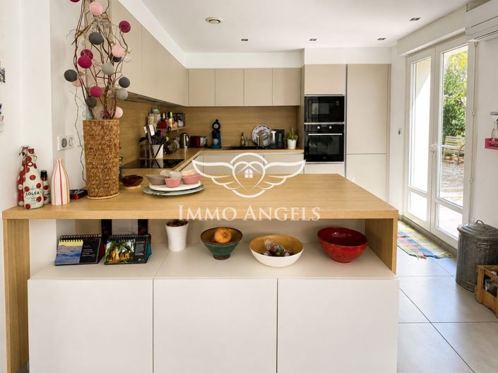 Image No.6-6 Bed House for sale