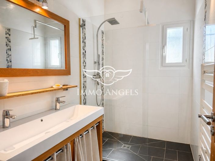 Image No.8-6 Bed House for sale