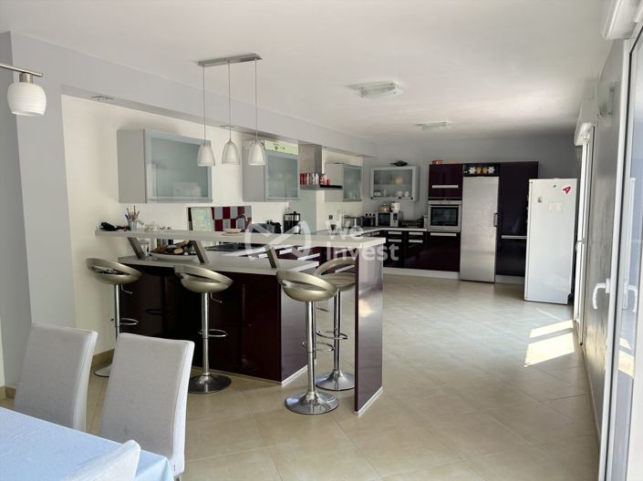 Image No.10-4 Bed House for sale