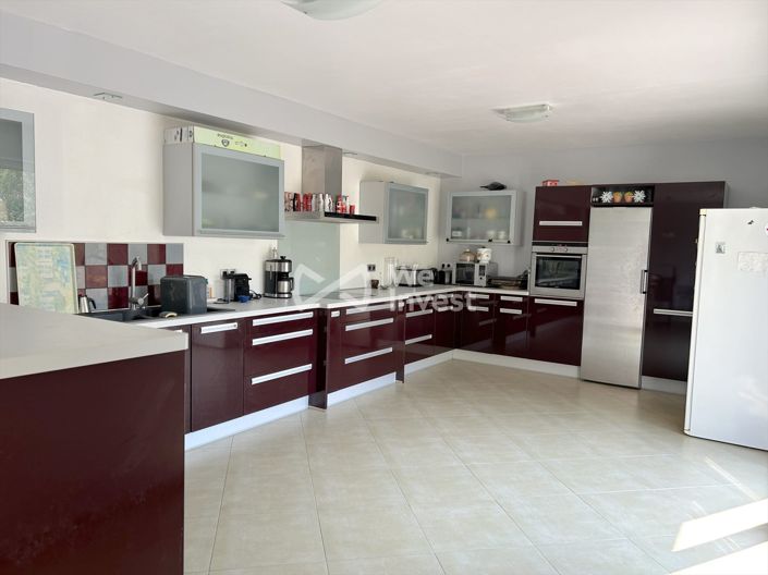 Image No.9-4 Bed House for sale