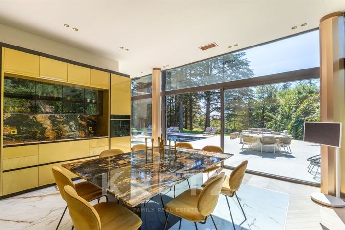 Image No.4-5 Bed House for sale