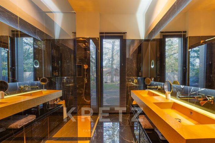 Image No.6-5 Bed House for sale