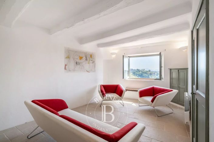 Image No.11-2 Bed House for sale