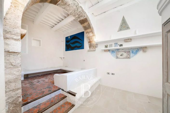 Image No.8-2 Bed House for sale