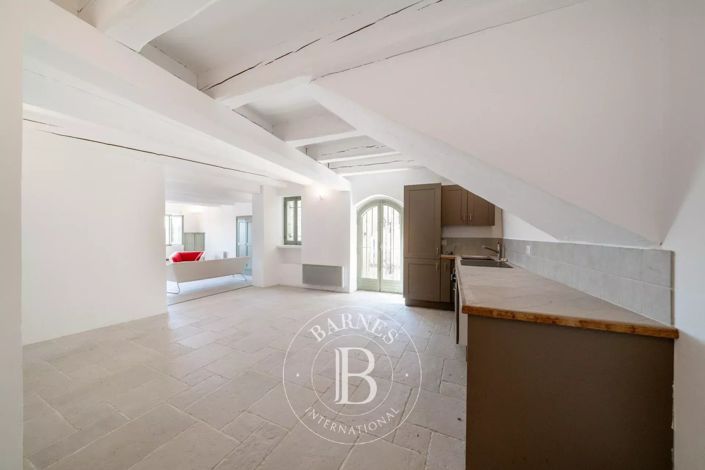 Image No.9-2 Bed House for sale