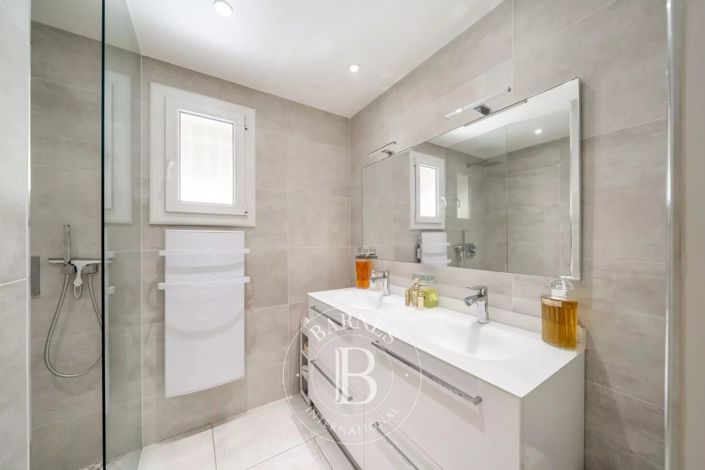 Image No.11-3 Bed House for sale