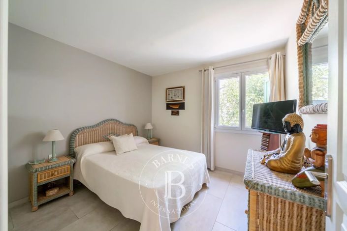 Image No.12-3 Bed House for sale