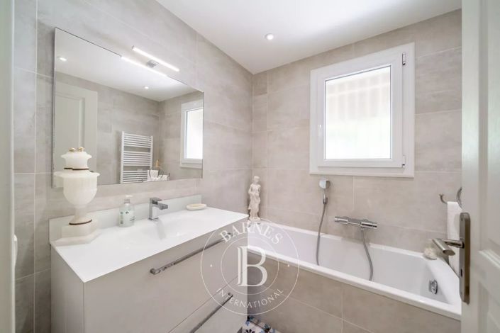 Image No.13-3 Bed House for sale