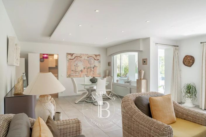 Image No.8-3 Bed House for sale