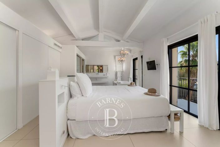 Image No.12-4 Bed House for sale