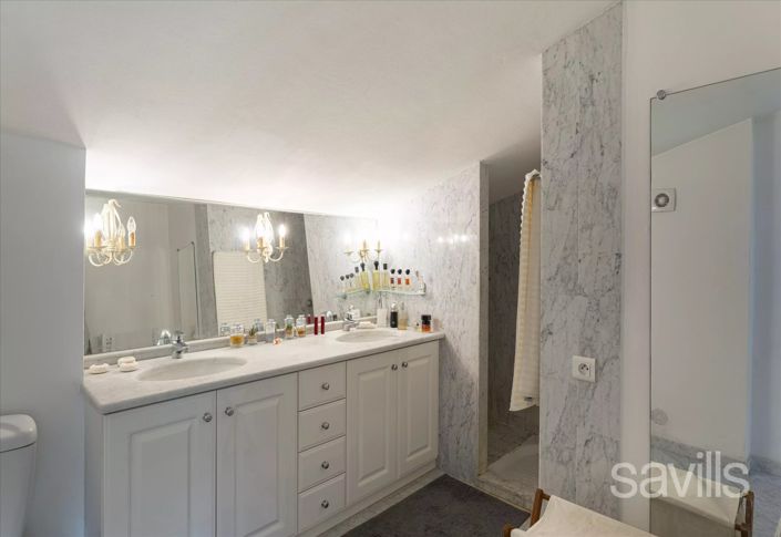 Image No.18-6 Bed House for sale