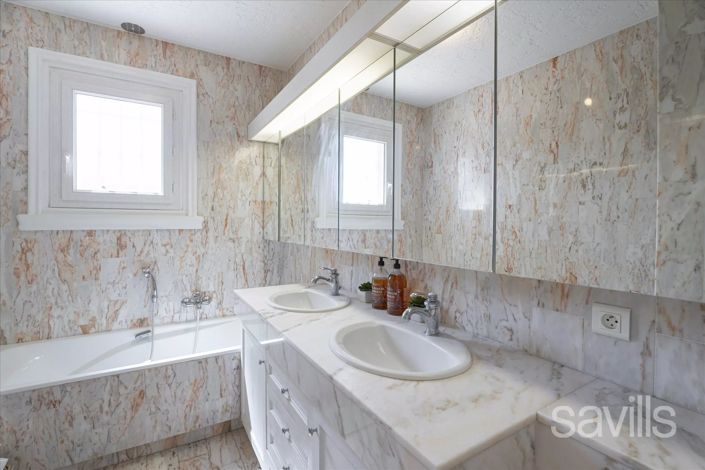 Image No.25-6 Bed House for sale