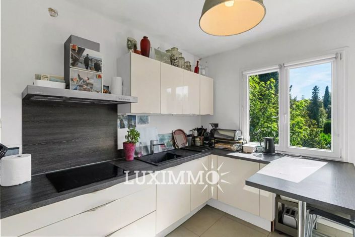 Image No.8-4 Bed House for sale