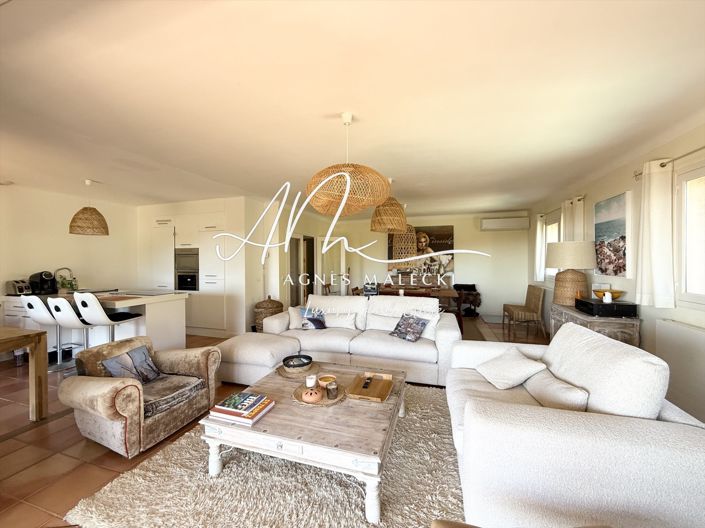 Image No.5-6 Bed House for sale