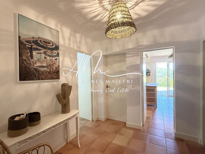 Image No.7-6 Bed House for sale