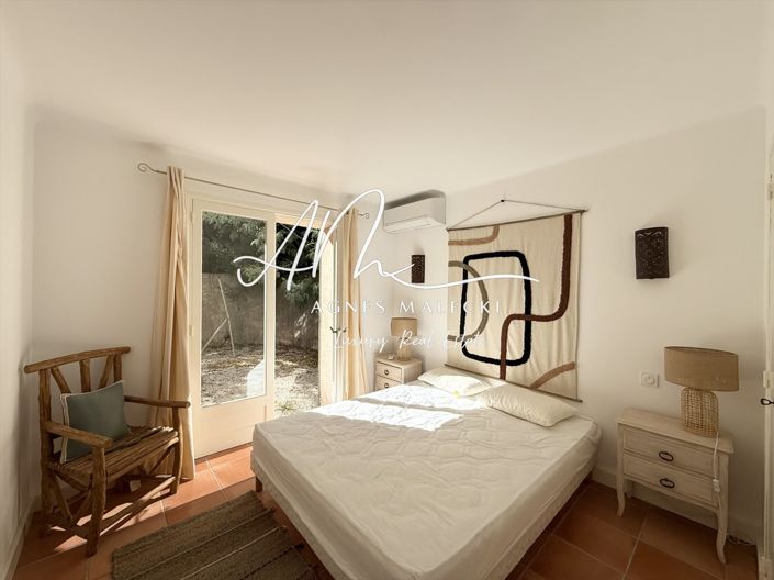Image No.8-6 Bed House for sale