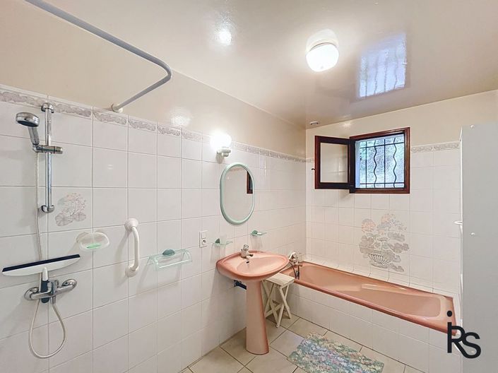 Image No.12-4 Bed House for sale