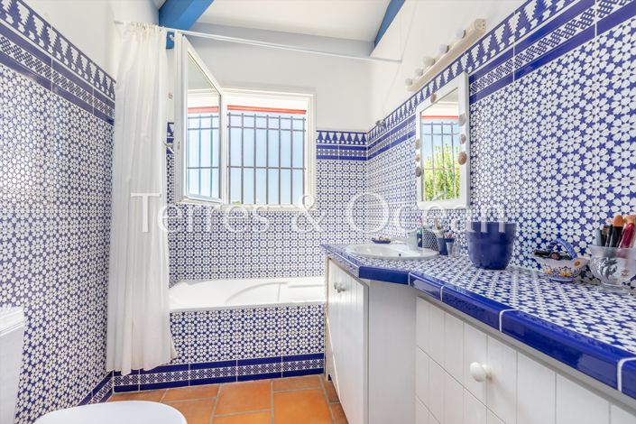 Image No.16-5 Bed House for sale