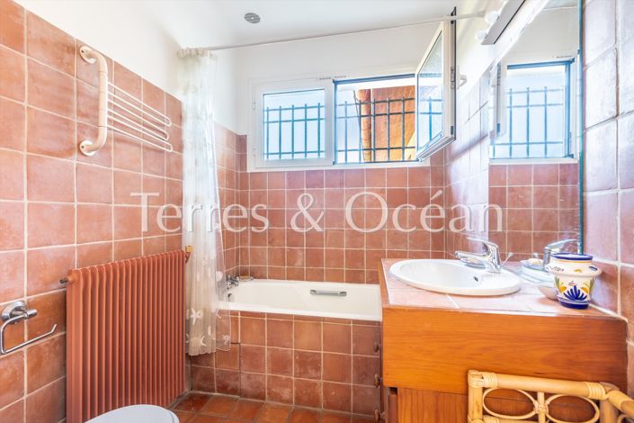 Image No.17-5 Bed House for sale
