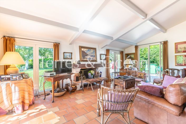 Image No.8-5 Bed House for sale