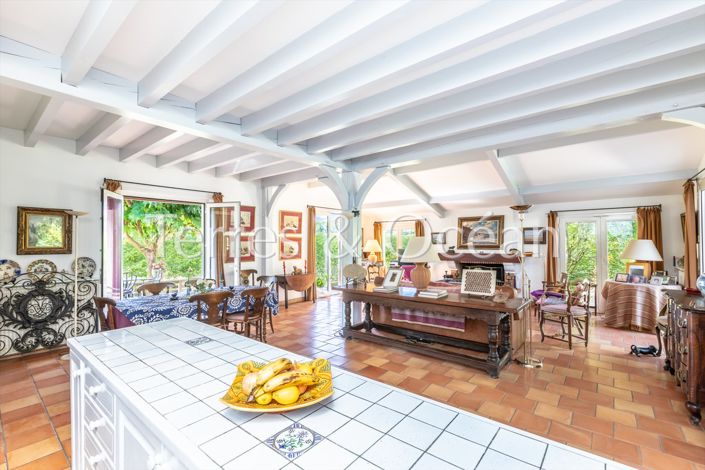 Image No.9-5 Bed House for sale