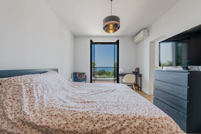 Image No.8-4 Bed House for sale