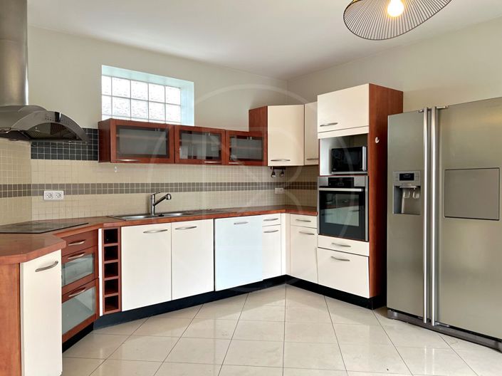 Image No.7-6 Bed House for sale