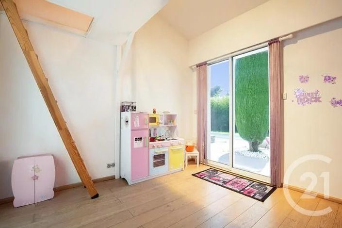 Image No.10-5 Bed House for sale
