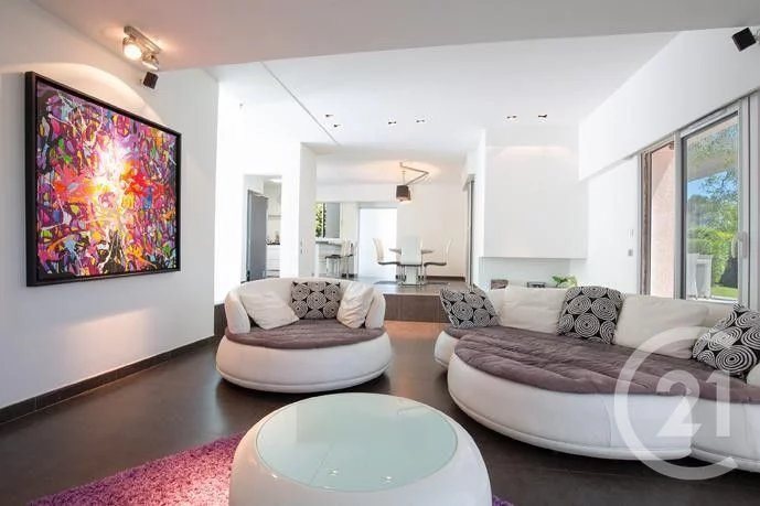 Image No.4-5 Bed House for sale