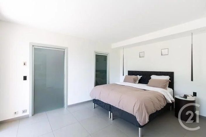 Image No.7-5 Bed House for sale